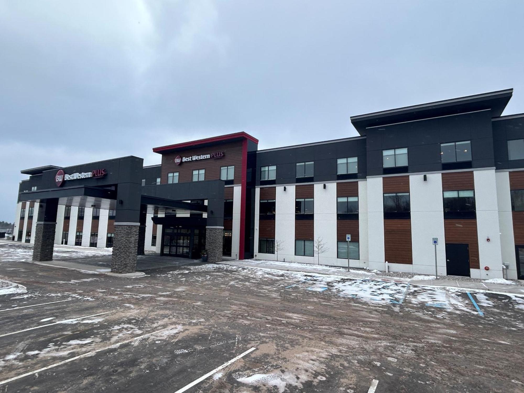 Best Western Plus Marquette Hotel & Suites Экстерьер фото