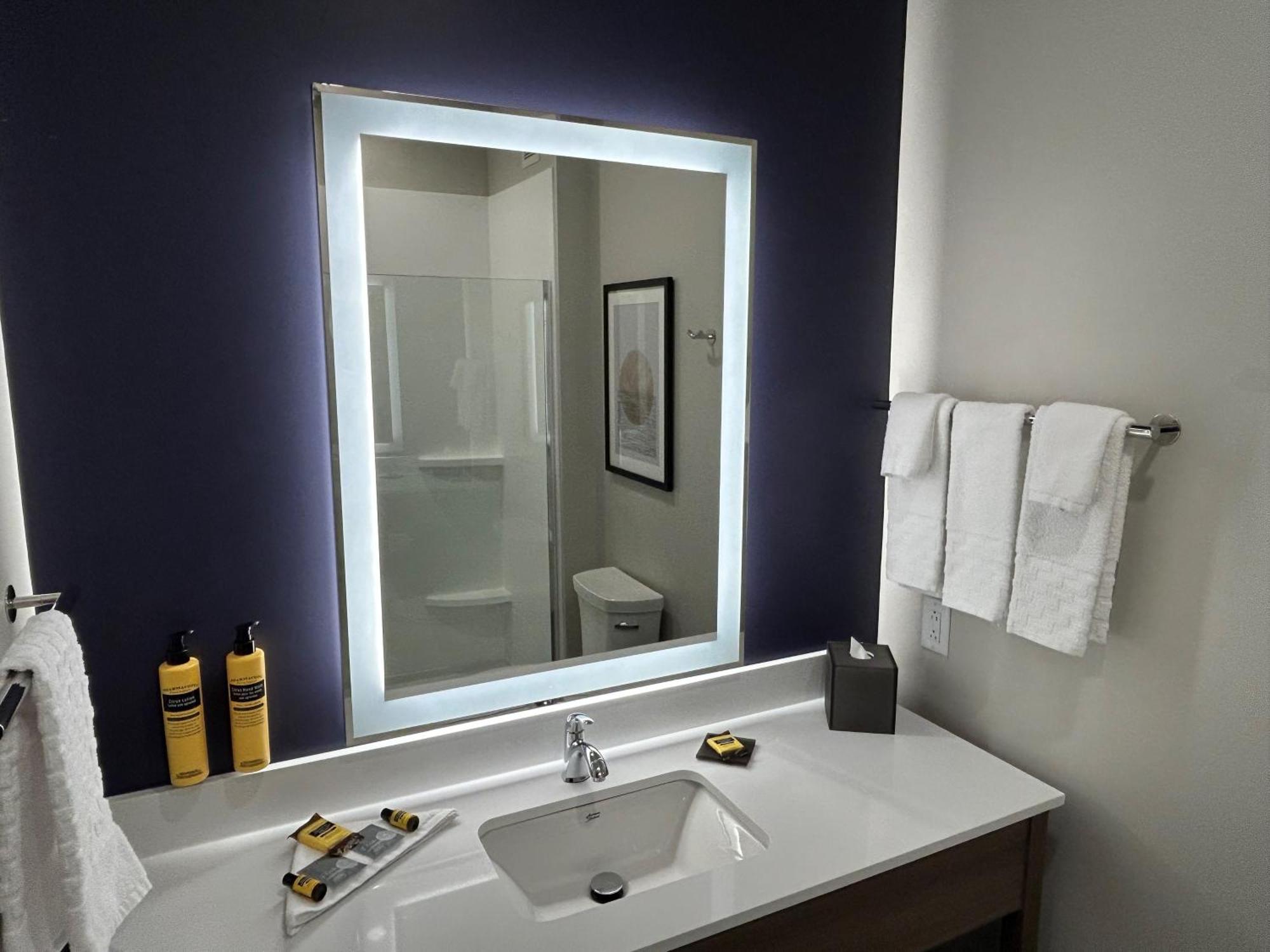 Best Western Plus Marquette Hotel & Suites Экстерьер фото